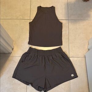 Women's Vuori Dark Gray Shorts & Shirt Set